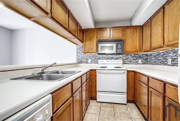 1 bed, 828 sqft, $1,200 — Photo 4