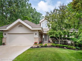 6524 Pleasant Lake Ct, West Bloomfield, MI 48322