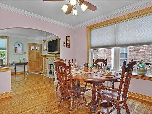 3rd image of 5040 Sutherland Ave