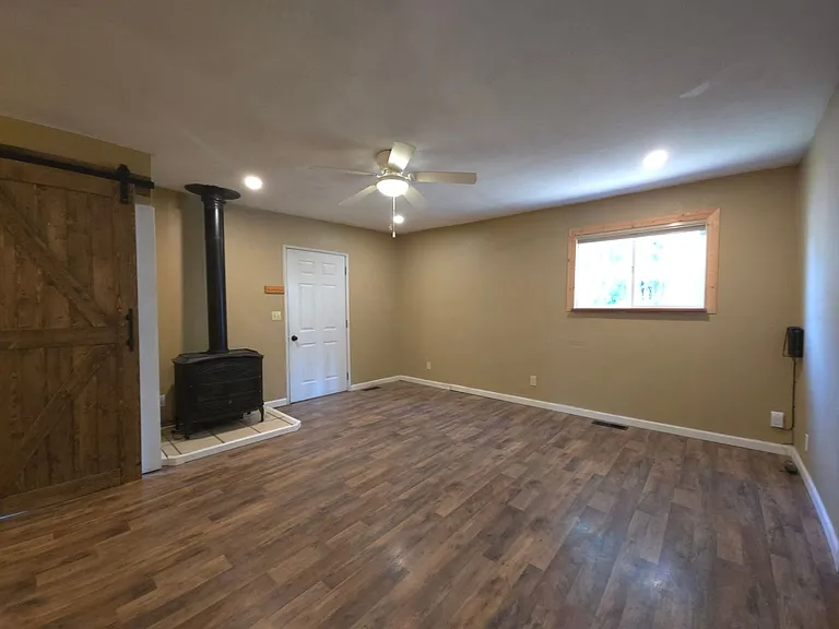 402 Oregon St — Photo 5