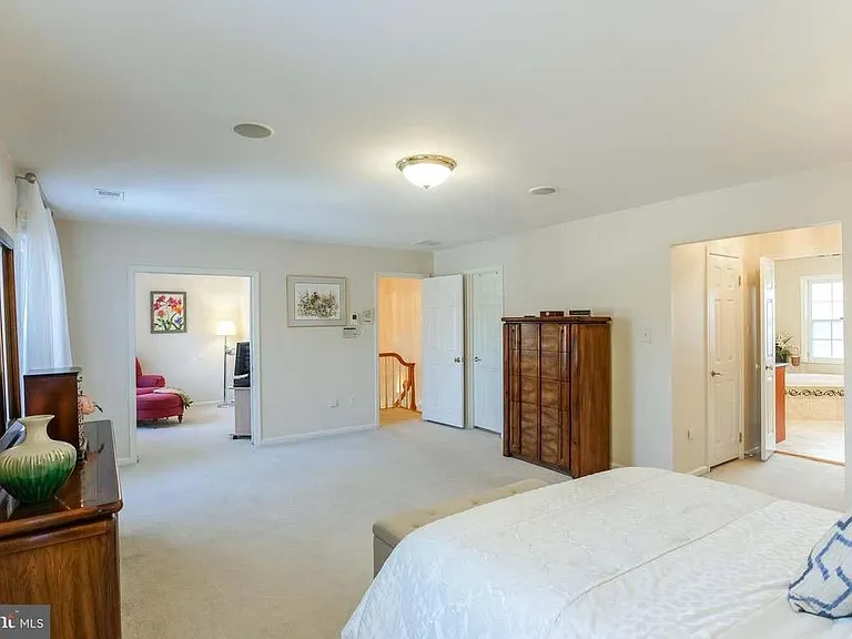 9720 Holloway Hill Ct — Photo 8