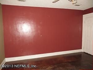 4th image of 119 E 44th St