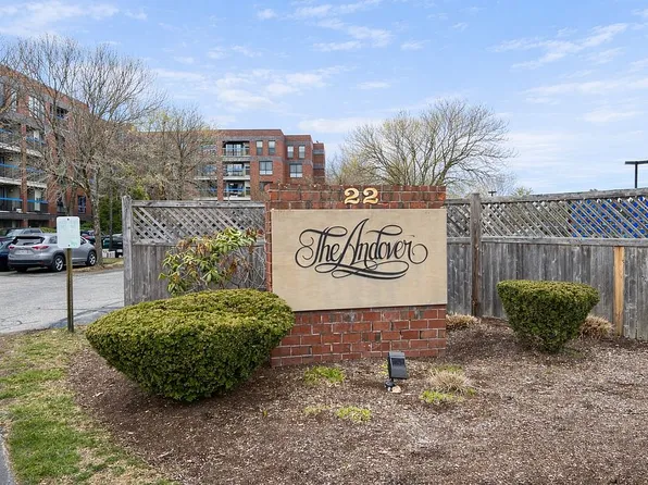 22 Railroad St APT 215, Andover, MA 01810