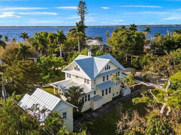 1304 Lynwood Ave, Fort Myers, FL 33901