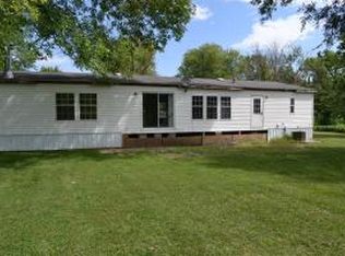102 School House Rd, Clark, MO 65243