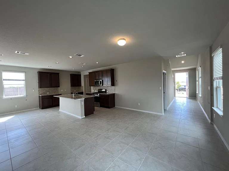 230 Delta Crst — Photo 2