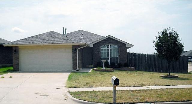 1st image of 825 Peppertree Ct