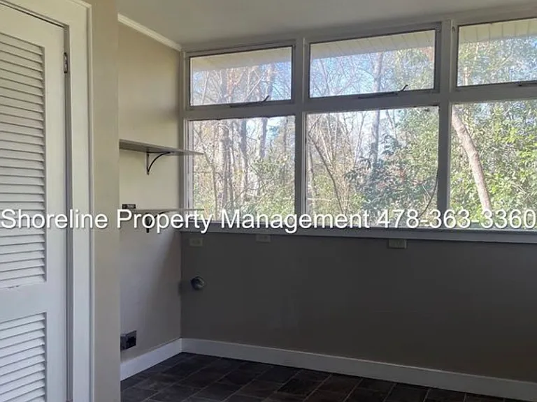 411 Forest Rd — Photo 9