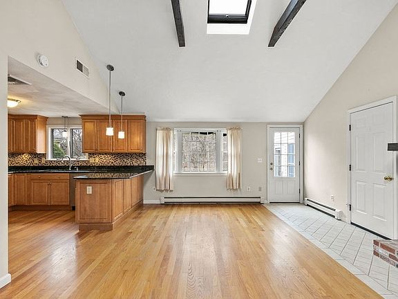 4th image of 179 South St
