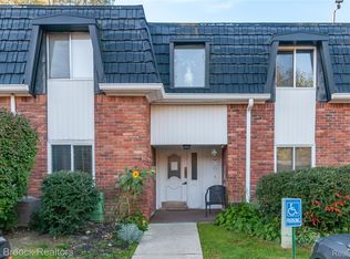 1872 Colonial Village Way APT 1, Waterford, MI 48328