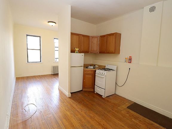 4th image of 352 E 85th St APT 3C