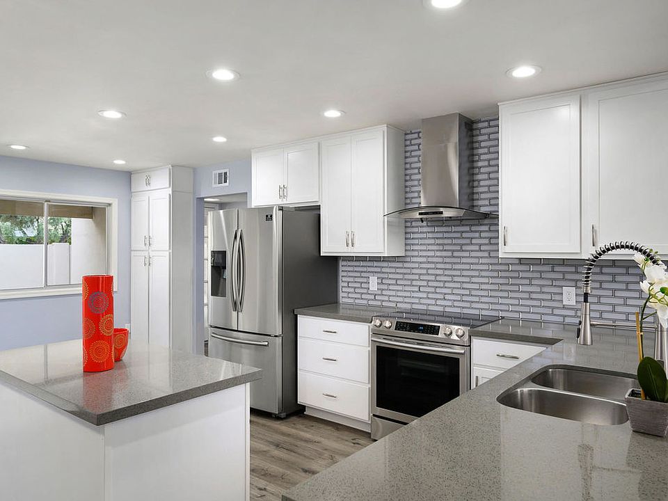1st image of 2607 E Beekman Pl