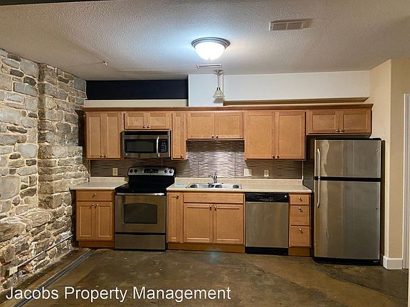 3rd image of 810 E Broadway Ste C
