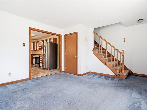 5th image of 4 Maplewood Ave #1