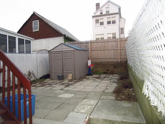 3rd image of 27 Wellbrook Ave