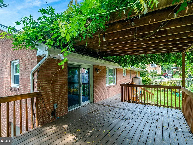 821 N Latham St — Photo 54