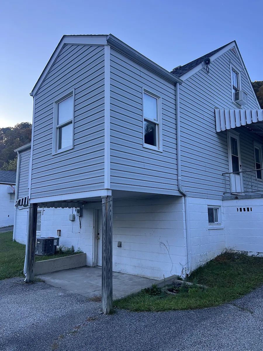 Building Photo - 754 Campbells Creek Dr
