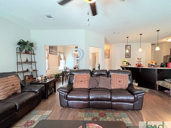 3rd image of 157 Hamlet Court