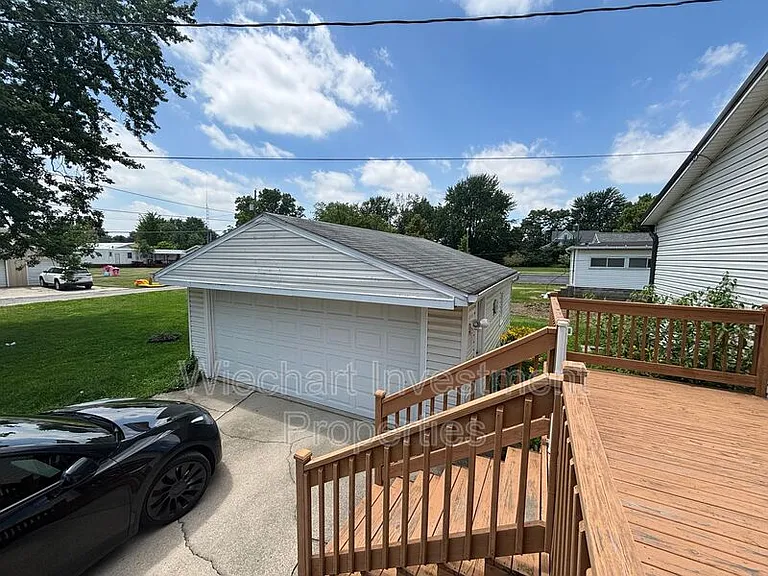 313 E Highland Ave — Photo 5