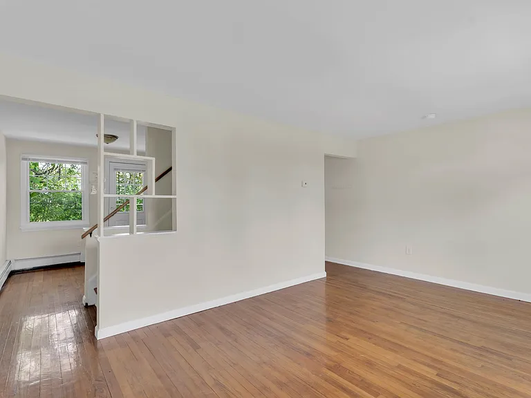 Savin Court Apartments — Photo 30