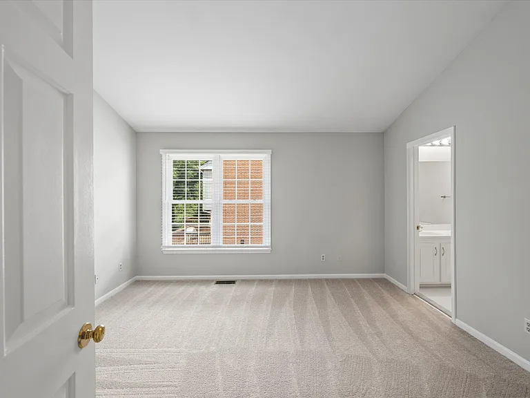 299 S Pickett St — Photo 18
