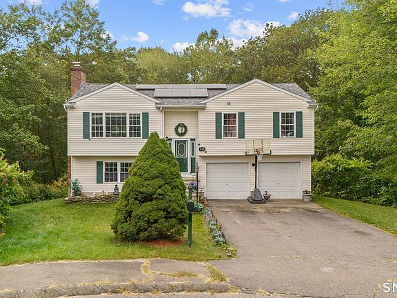 2nd image of 81 Hidden Pond Road