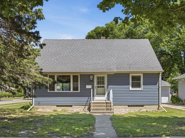 1102 1st St S, Moorhead, MN 56560