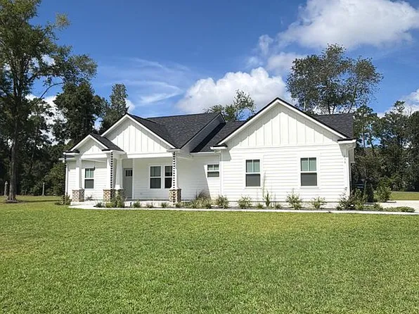136 Country Club Dr, Crawfordville, FL 32327