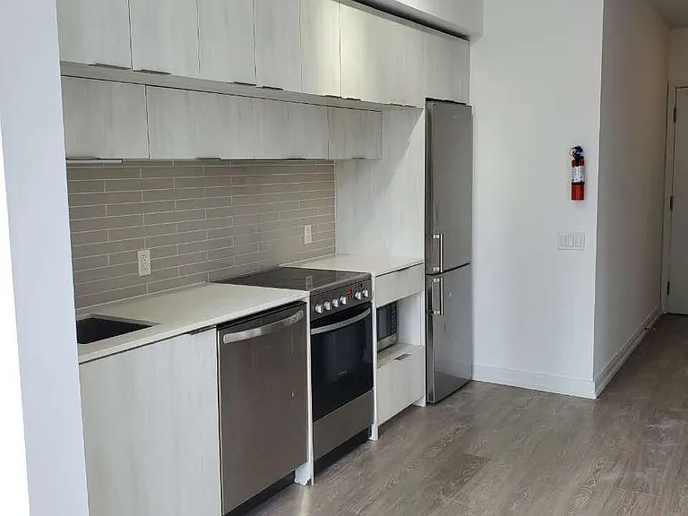 181 Dundas St E #607 — Photo 5