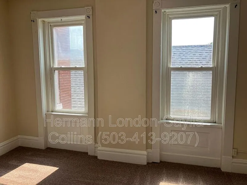 5 bed, 2.0 bath, 2218 sqft, $1,695 — Photo 4