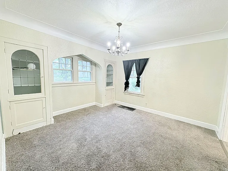 4450 Commonwealth Ave — Photo 9