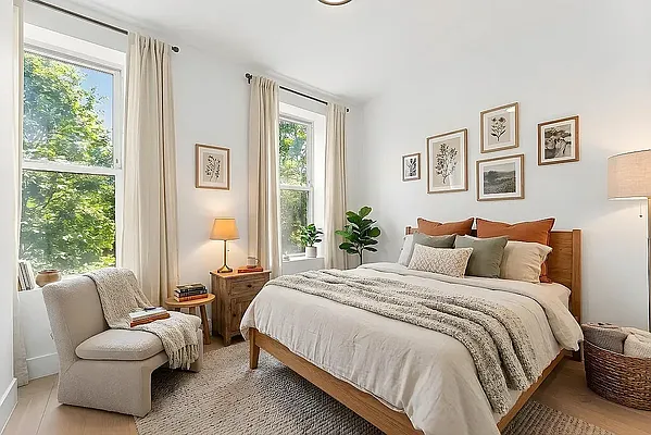 Bedroom, photo 1