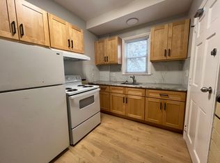 74 Auburn St APT 2, Cranston, RI 02910