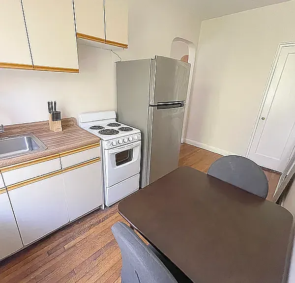 465 W 57th St #3B — Photo 2