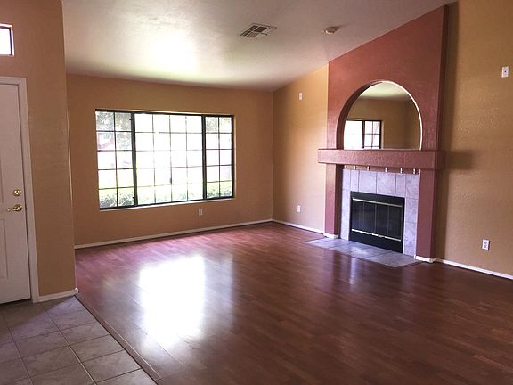 2nd image of 1280 W Wisteria Ct
