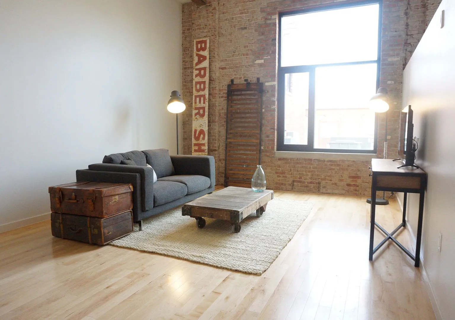520Commerce — Photo 1