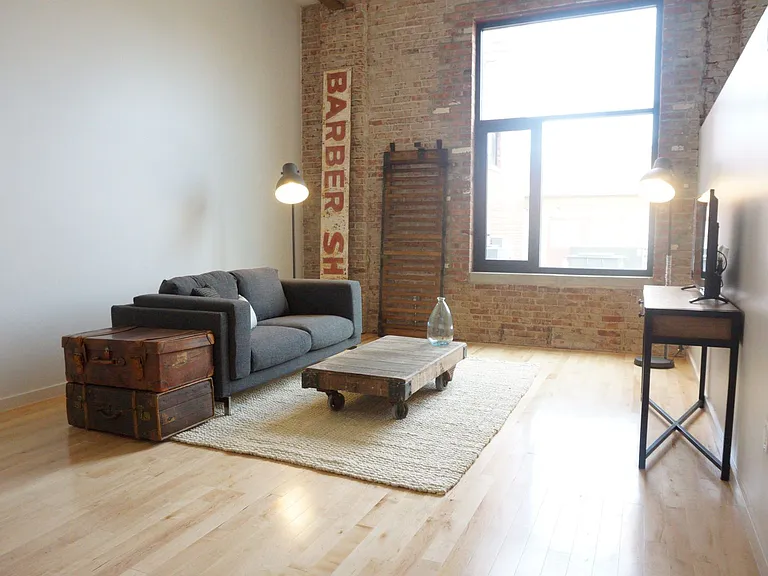 520Commerce — Photo 1