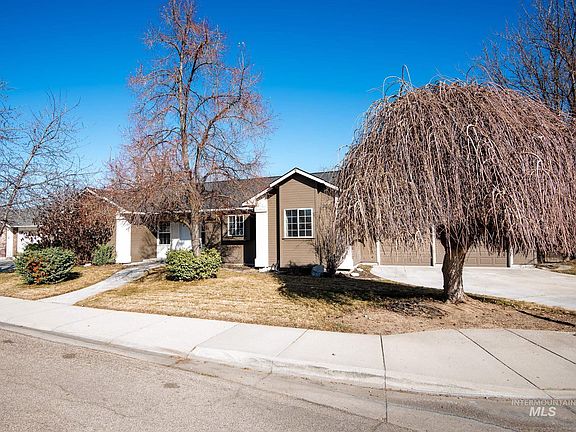 2nd image of 904 W Loon St