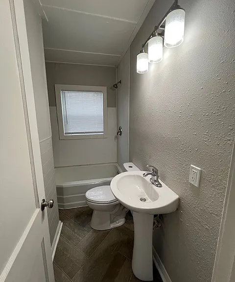 577 Campus St — Photo 3