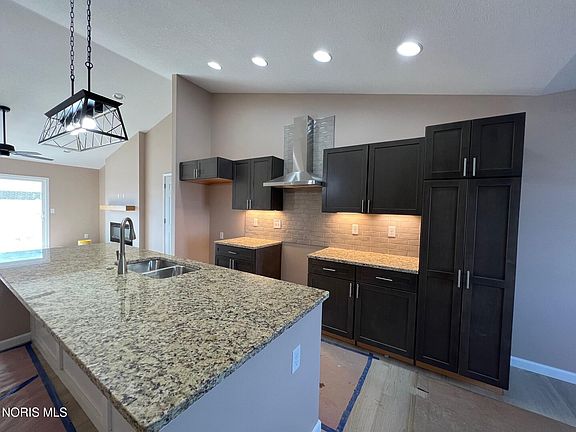 4th image of 987 Greenbrier Rd #139