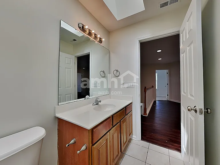121 Hampton Lake Dr — Photo 24