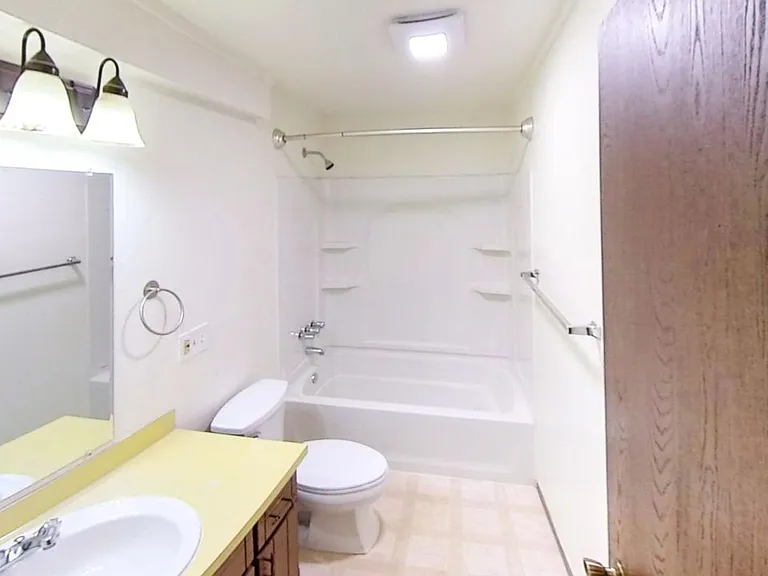 Kendal Court Apartments, 2 Bedroom, 1 Bathroom Apartments for Rent! — Photo 47