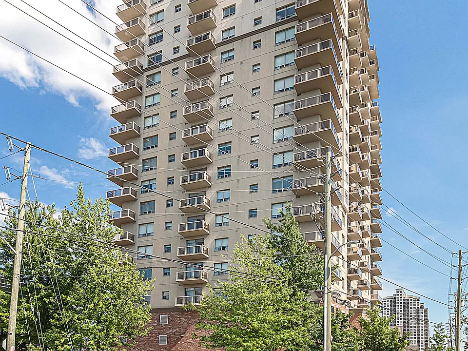 500 Ridout St N #03s & 2102-2302