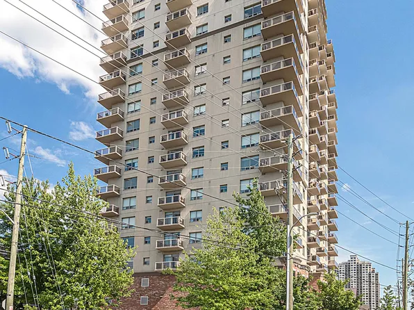 500 Ridout St N #03s & 2102-2302, London, ON N6A 0A2