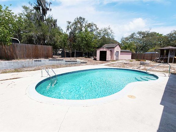 3rd image of 9939 Woodridge Ct