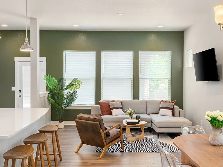 Cozy modern house with bright living room, fully equipped kitchen, and stylish decor. Perfect for travelers seeking comfort and tranquility. Book your ideal stay now #ModernApartment #VacationRental