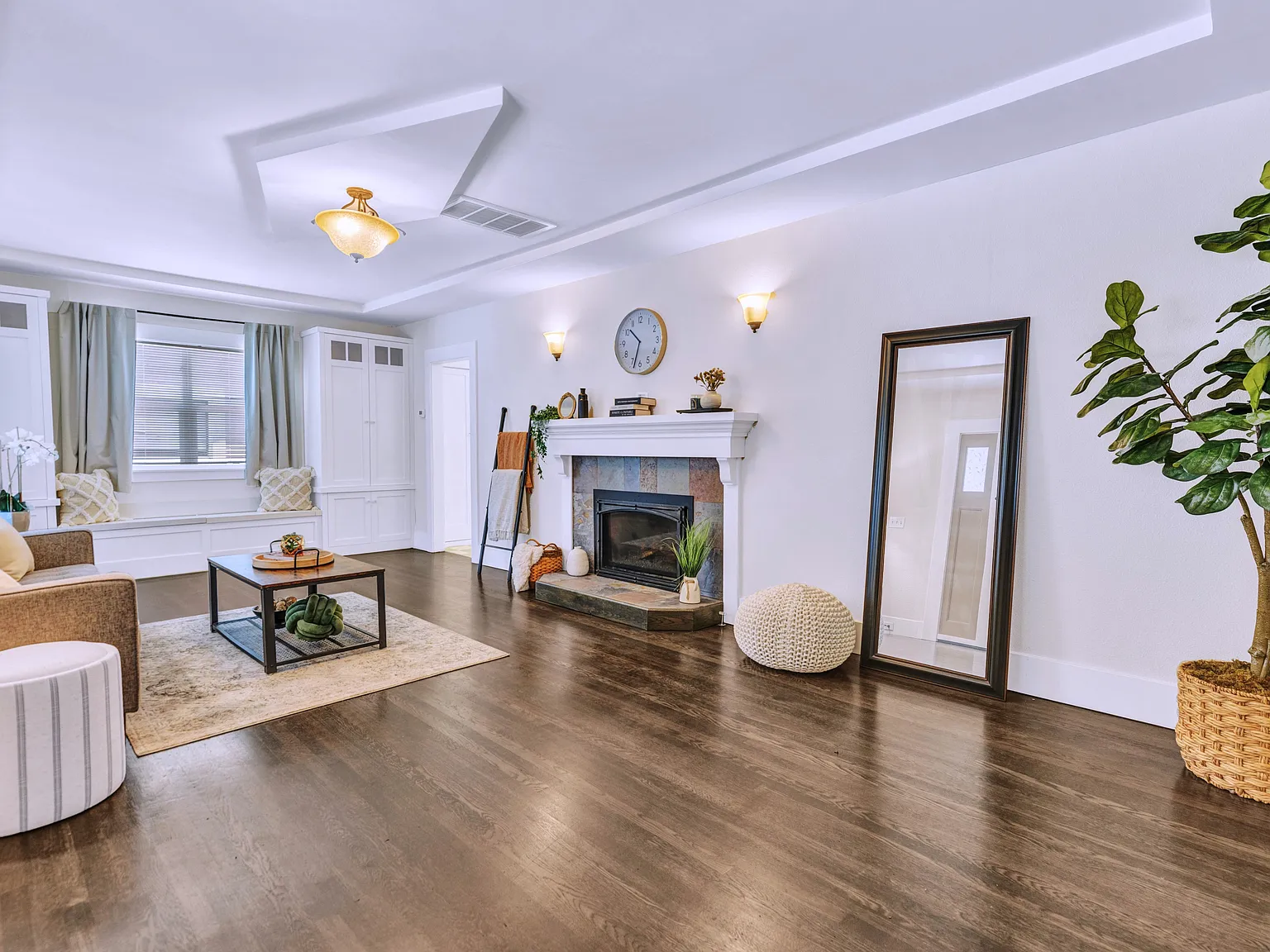 2 bed, $2,600 — Photo 1