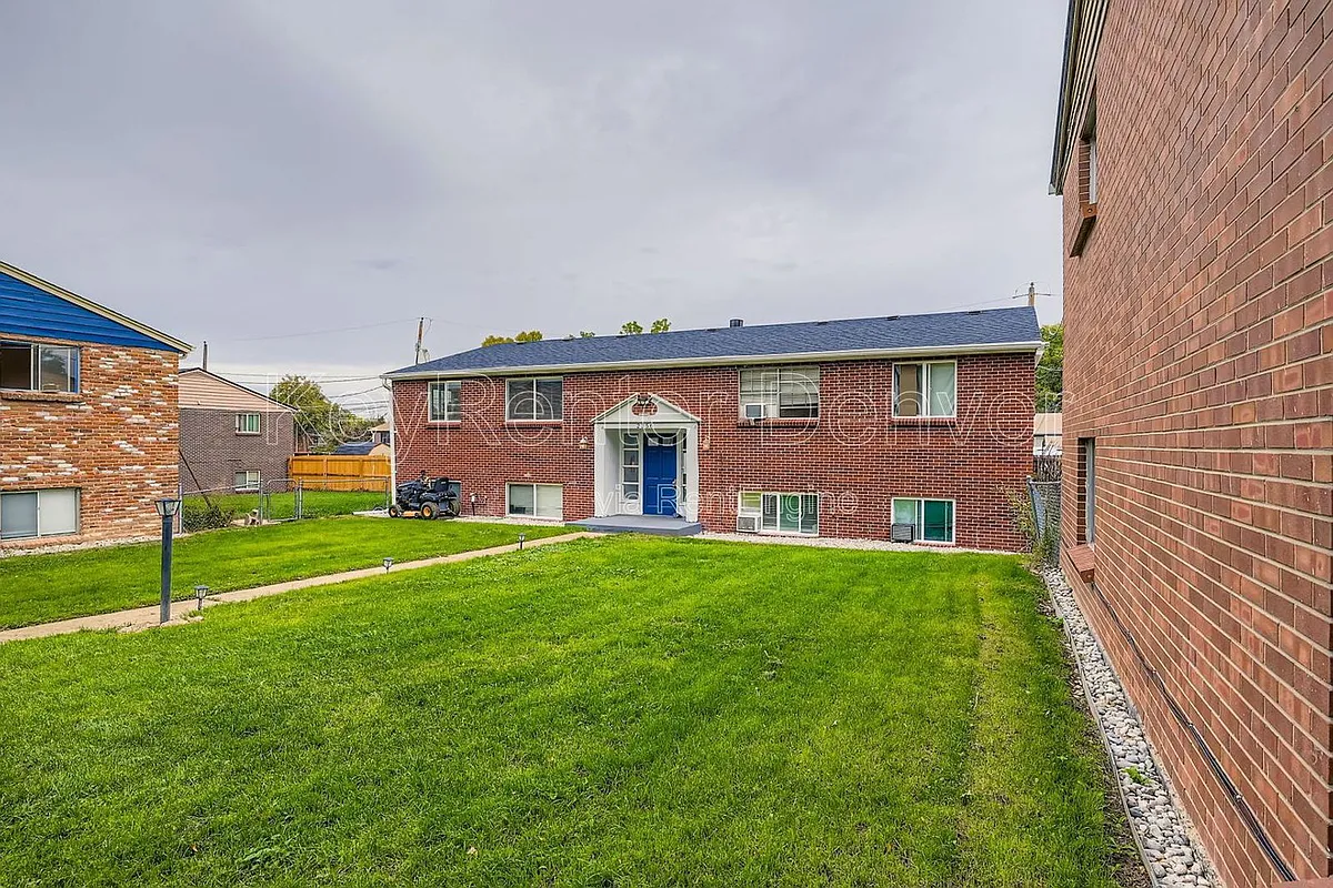 Building Photo - 2356 S Linden Ct #C
