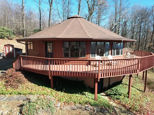 132 Chestnut Rdg, Hillsville, VA 24343