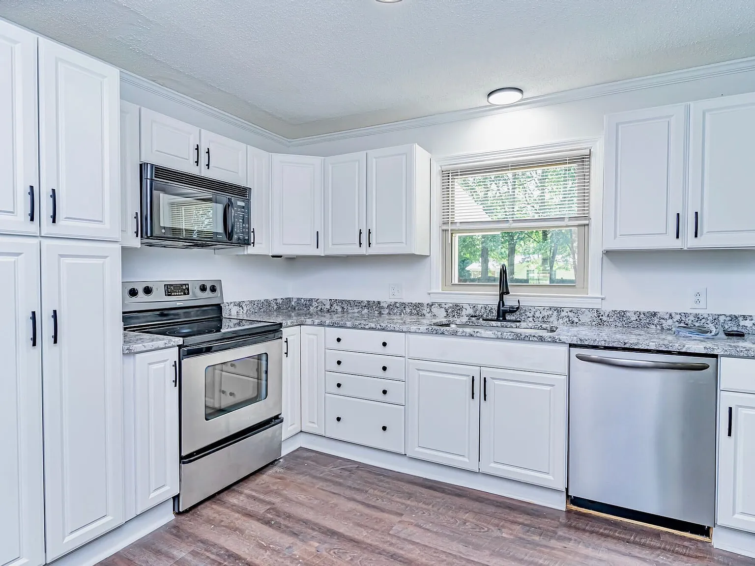 200 Lanewood Drive *1 - 1 — Photo 4